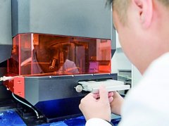 <b>封锁孤闷的、不分四时寂</b>